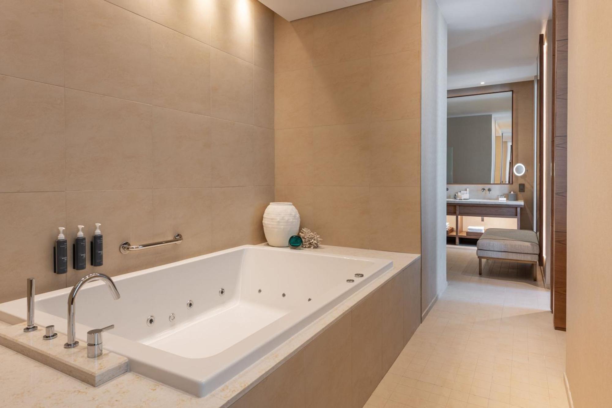 Hotel The Westin Saraya &